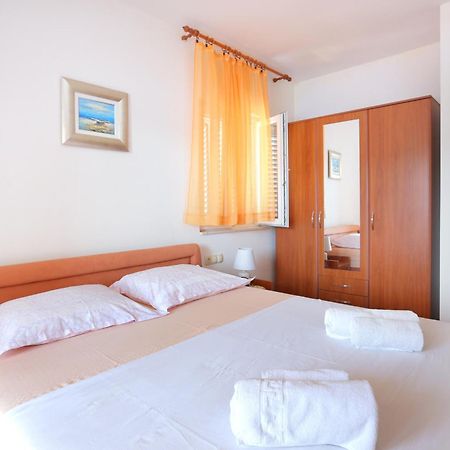 Apartments By The Sea Seget Vranjica, Trogir - 13771 Habitación foto