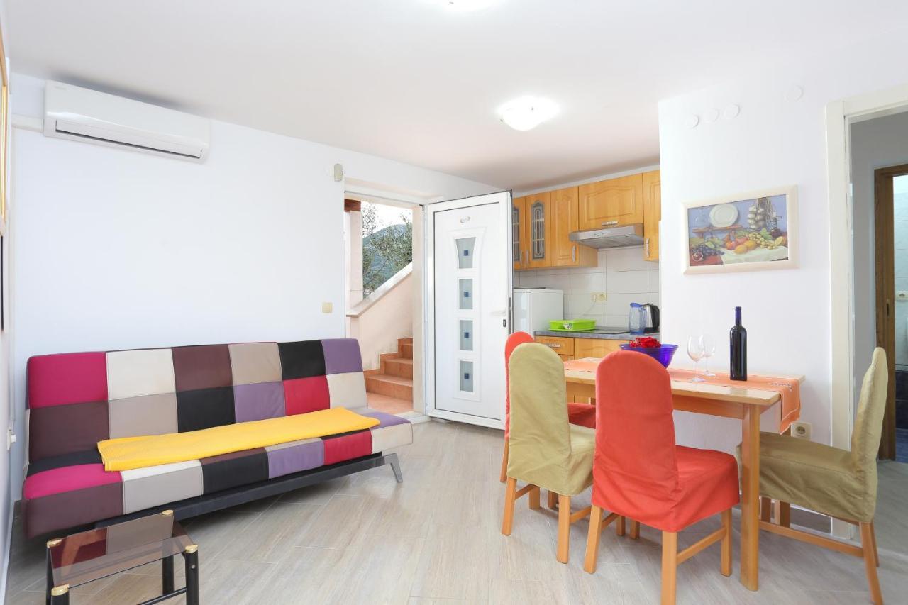 Apartments By The Sea Seget Vranjica, Trogir - 13771 Exterior foto